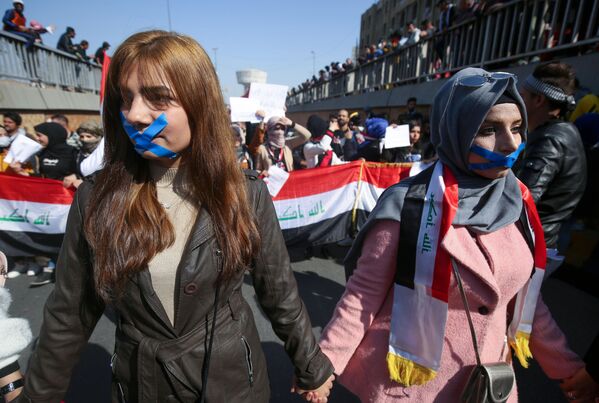 Антиправительственная акция протеста на площади Тахрир в Багдаде Антиправительственная акция протеста на площади Тахрир в Багдаде