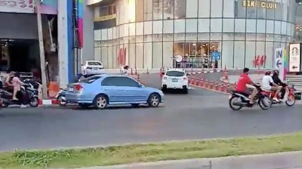 Торговый центр в Тайланде во время перестрелки тайского солдата в городе Накхонратчасима Торговый центр в Тайланде во время перестрелки тайского солдата в городе Накхонратчасима