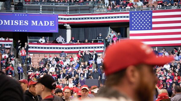 Сторонники президента США Дональда Трампа во время его предвыборного выступления в штате Нью-Гэмпшир Сторонники президента США Дональда Трампа во время его предвыборного выступления в штате Нью-Гэмпшир