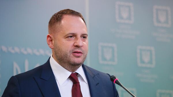 СМИ: главу офиса Зеленского отказались соединить с советником Байдена 