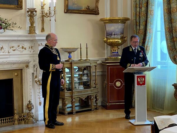 Посол РФ в Лондоне Андрей Келин перед церемонией вручения верительных грамот королеве Великобритании Елизавете Второй Посол РФ в Лондоне Андрей Келин перед церемонией вручения верительных грамот королеве Великобритании Елизавете Второй