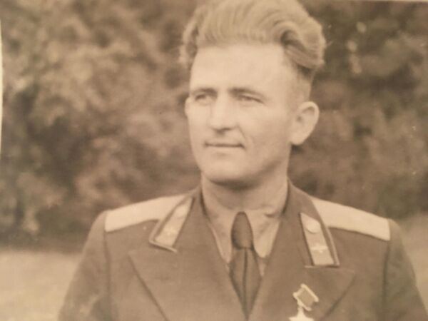 Герой Советского Союза летчик Сергей Крамаренко, участник Великой Отечественной и Корейской войн Герой Советского Союза летчик Сергей Крамаренко, участник Великой Отечественной и Корейской войн