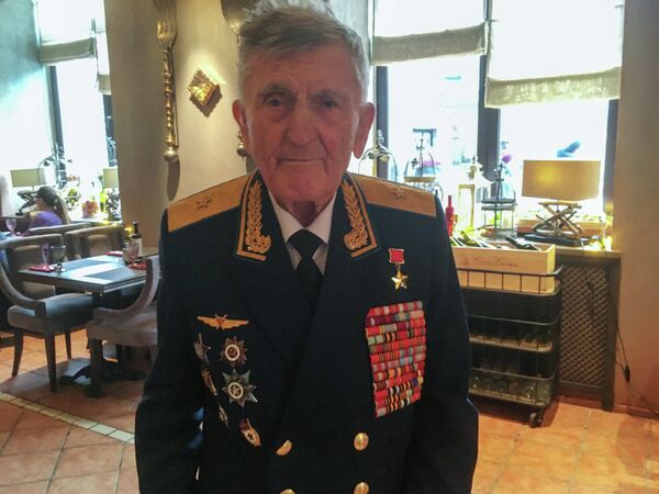 Герой Советского Союза летчик Сергей Крамаренко, участник Великой Отечественной и Корейской войн Герой Советского Союза летчик Сергей Крамаренко, участник Великой Отечественной и Корейской войн