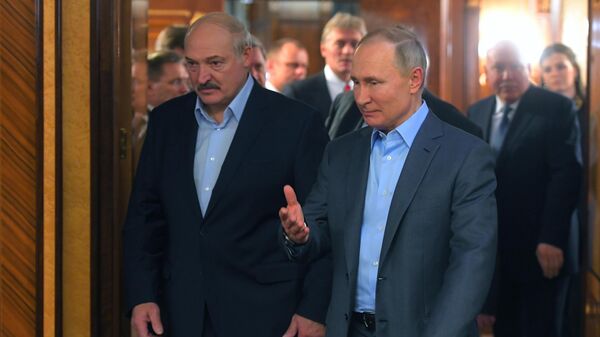 Путин сообщил Лукашенко о переговорах с Меркель и Макроном