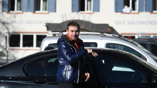 Биатлонист, депутат Государственной Думы РФ Антон Шипулин у спа-отеля Bagni di Salomone, где размещена сборная России по биатлону итальянской Антерсельве Биатлонист, депутат Государственной Думы РФ Антон Шипулин у спа-отеля Bagni di Salomone, где размещена сборная России по биатлону итальянской Антерсельве