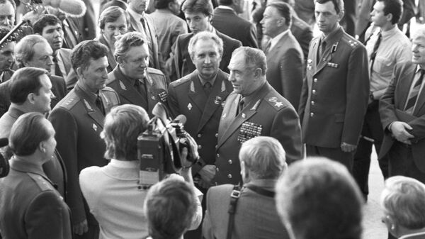 Кандидат в члены Политбюро ЦК КПСС, министр обороны СССР, Маршал Советского Союза Дмитрий Тимофеевич Язов дает интервью Кандидат в члены Политбюро ЦК КПСС, министр обороны СССР, Маршал Советского Союза Дмитрий Тимофеевич Язов дает интервью