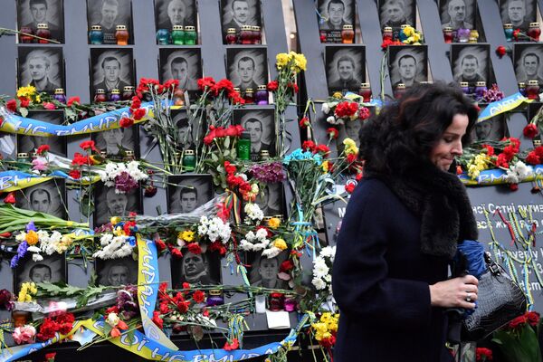 Траурные мероприятия у памятника Небесной сотни в Киеве Траурные мероприятия у памятника Небесной сотни в Киеве