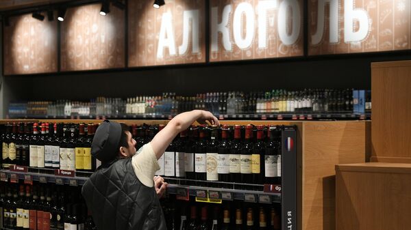Алкогольный отдел в супермаркете Алкогольный отдел в супермаркете
