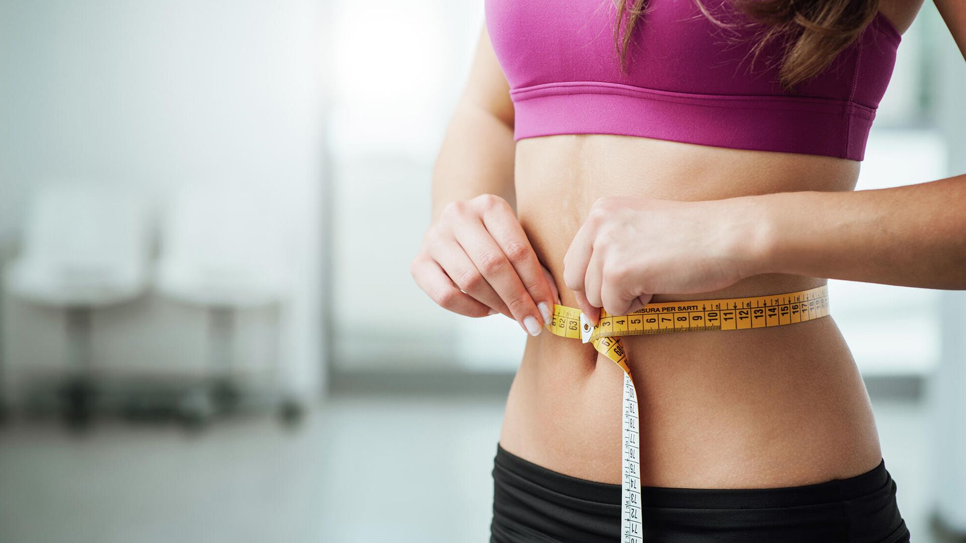Названы мешающие похудению пять вредных привычек