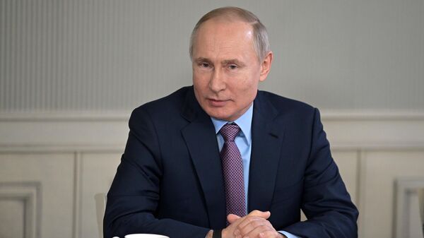 Президент РФ Владимир Путин во время встречи с представителями общественности Ивановской области Президент РФ Владимир Путин во время встречи с представителями общественности Ивановской области