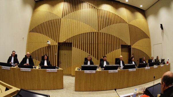 Заседание суда в комплексе правосудия Схипхол в нидерландском Бадхоеведорпе по делу о крушении самолета Boeing 777 рейса MH17. 9 марта 2020 Заседание суда в комплексе правосудия Схипхол в нидерландском Бадхоеведорпе по делу о крушении самолета Boeing 777 рейса MH17. 9 марта 2020