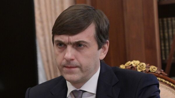 Кравцов подготовит предложения по обучению русскому языку за рубежом