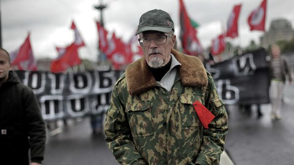 Писатель Эдуард Лимонов во время проведения марша протеста Антикапитализм-2012 в Москве Писатель Эдуард Лимонов во время проведения марша протеста Антикапитализм-2012 в Москве