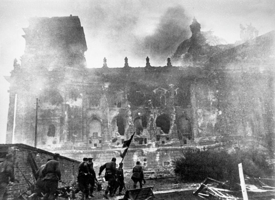 Штурм Рейхстага. Май 1945 года Штурм Рейхстага. Май 1945 года