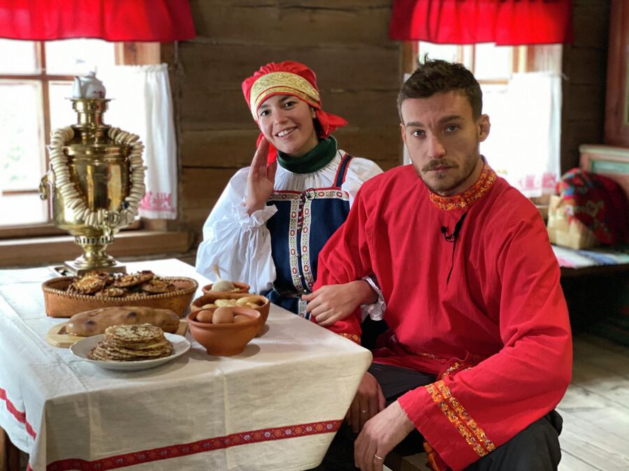 Ведущие программы Удиви меня Ведущие программы Удиви меня