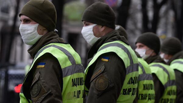Сотрудники Национальной гвардии перед зданием Верховной рады Украины в Киеве Сотрудники Национальной гвардии перед зданием Верховной рады Украины в Киеве