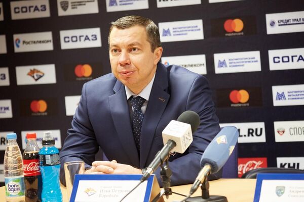 Главный тренер хоккейного клуба Металлург Илья Воробьев Главный тренер хоккейного клуба Металлург Илья Воробьев