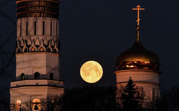 Суперлуние, наблюдаемое в Москве Суперлуние, наблюдаемое в Москве