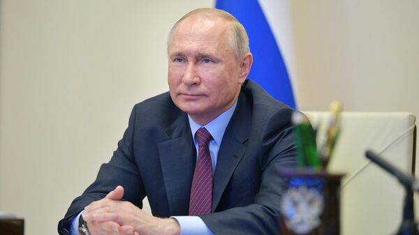 Путин требует от всех госслужащих полной открытости, заявил Песков
