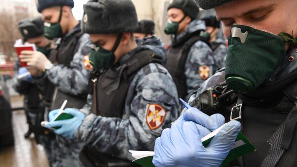Сотрудники Росгвардии готовятся к патрулированию улиц в Москве Сотрудники Росгвардии готовятся к патрулированию улиц в Москве