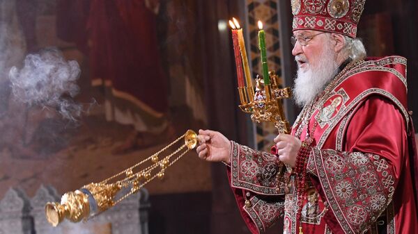 Патриарх Московский и всея Руси Кирилл во время праздничного пасхального богослужения в храме Христа Спасителя в Москве Патриарх Московский и всея Руси Кирилл во время праздничного пасхального богослужения в храме Христа Спасителя в Москве
