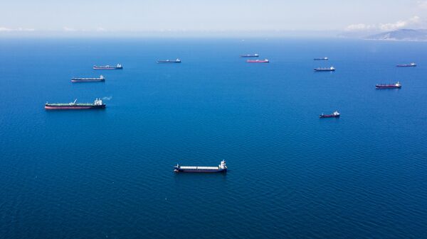 Нефтяные танкеры на рейде в Цемесской бухте Нефтяные танкеры на рейде в Цемесской бухте