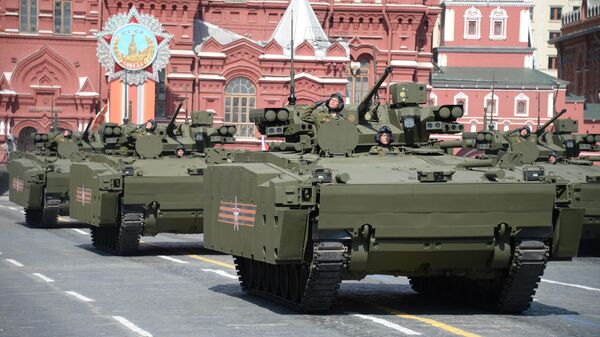 Боевая машина пехоты (БМП) на гусеничной платформе Курганец-25 во время военного парада в ознаменование 70-летия Победы в Великой Отечественной войне 1941-1945 годов Боевая машина пехоты (БМП) на гусеничной платформе Курганец-25 во время военного парада в ознаменование 70-летия Победы в Великой Отечественной войне 1941-1945 годов