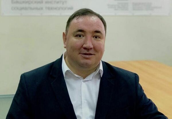 Максим Беляев, педагог, медиатор, руководитель образовательной программы Медиатор социальных конфликтов, автор учебника по медиации и примирительным технологиям Максим Беляев, педагог, медиатор, руководитель образовательной программы Медиатор социальных конфликтов, автор учебника по медиации и примирительным технологиям
