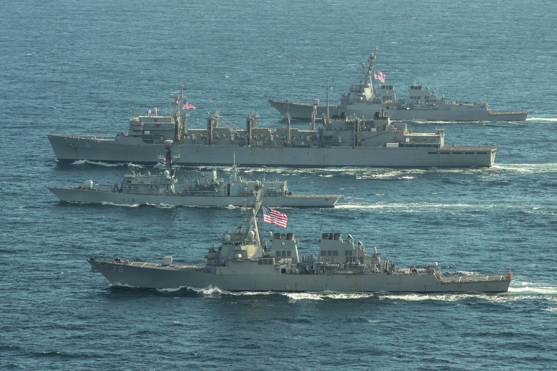 Эсминцы ВМС США Портер, Дональд Кук и Франклин Рузвельт и британский фрегат Кент во время учений в Баренцевом море. 5 мая 2020 Эсминцы ВМС США Портер, Дональд Кук и Франклин Рузвельт и британский фрегат Кент во время учений в Баренцевом море. 5 мая 2020 - РИА Новости, 1920, 14.09.2020