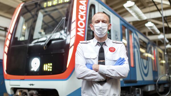 Петров Николай - машинист электропоезда Московского метрополитена Петров Николай - машинист электропоезда Московского метрополитена