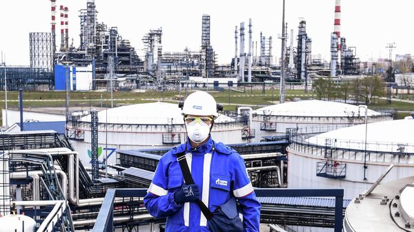Максим Митрофанов - оператор комплекса переработки нефти Евро+ Московского НПЗ Максим Митрофанов - оператор комплекса переработки нефти Евро+ Московского НПЗ