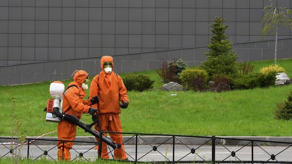 Сотрудники МЧС в защитном снаряжении на месте пожара в больнице Святого Георгия в Санкт-Петербурге Сотрудники МЧС в защитном снаряжении на месте пожара в больнице Святого Георгия в Санкт-Петербурге