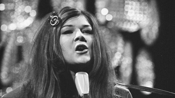 Нидерландская певица Ленни Кюр, которая выиграла конкурс Евровидение в 1969 году в Мадриде Нидерландская певица Ленни Кюр, которая выиграла конкурс Евровидение в 1969 году в Мадриде