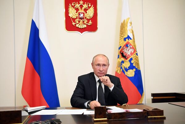 Президент РФ Владимир Путин проводит в режиме видеоконференции совещание с представителями общественности Дагестана Президент РФ Владимир Путин проводит в режиме видеоконференции совещание с представителями общественности Дагестана