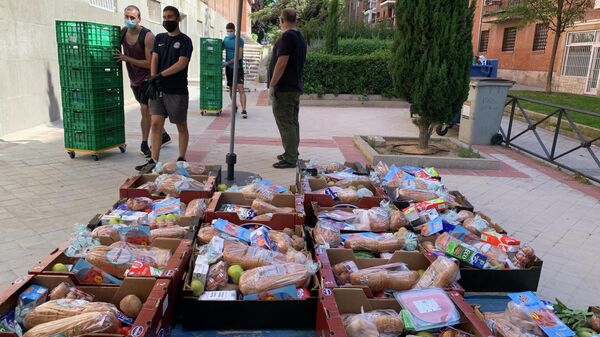В Испании после эпидемии выстроились длинные очереди за бесплатной едой