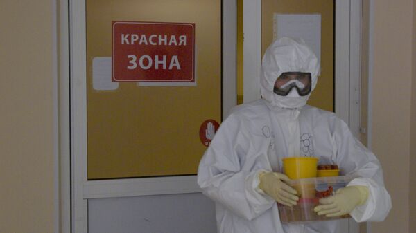 Медицинский работник в госпитале COVID-19 в больнице No 122 им. Л. Г. Соколова в Санкт-Петербурге Медицинский работник в госпитале COVID-19 в больнице No 122 им. Л. Г. Соколова в Санкт-Петербурге