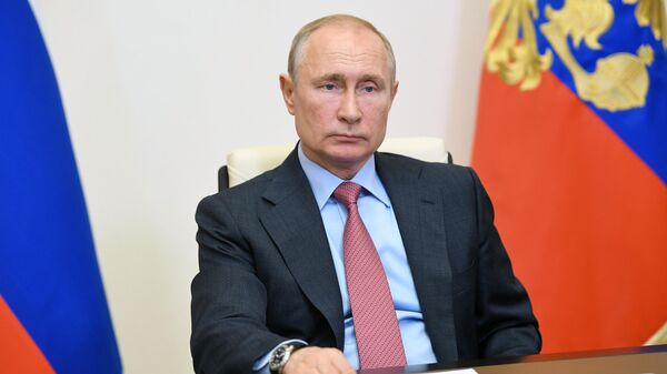 Президент РФ Владимир Путин во время рабочей встречи в режиме видеоконференции с мэром Москвы Сергеем Собяниным Президент РФ Владимир Путин во время рабочей встречи в режиме видеоконференции с мэром Москвы Сергеем Собяниным