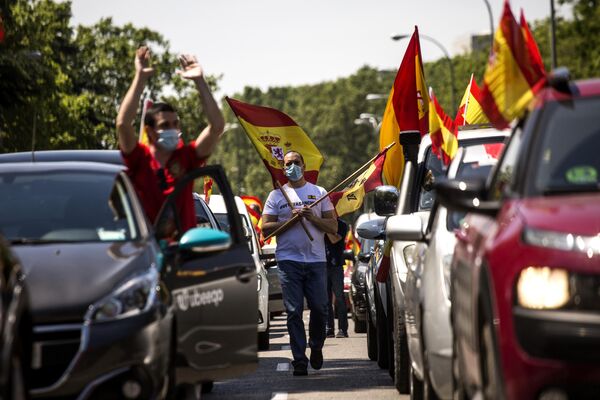 Участники антиправительственной акции в Мадриде Участники антиправительственной акции в Мадриде