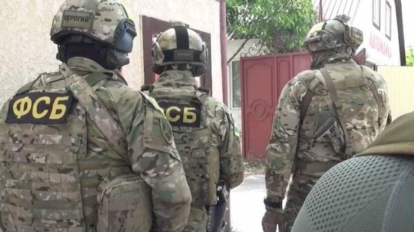 Сотрудники ФСБ во время операции в ингушском городе Сунже по ликвидации двух бандитов, готовивших теракты на территории республики Сотрудники ФСБ во время операции в ингушском городе Сунже по ликвидации двух бандитов, готовивших теракты на территории республики