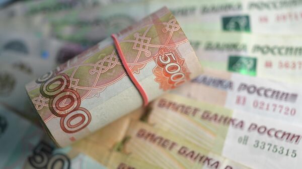 Реальные располагаемые доходы россиян снизились за три месяца на 8%