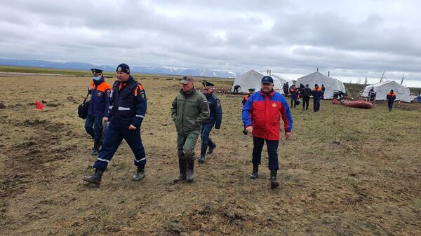 Министр МЧС России Евгений Зиничев в полевом лагере группировки МЧС России под Норильском Министр МЧС России Евгений Зиничев в полевом лагере группировки МЧС России под Норильском