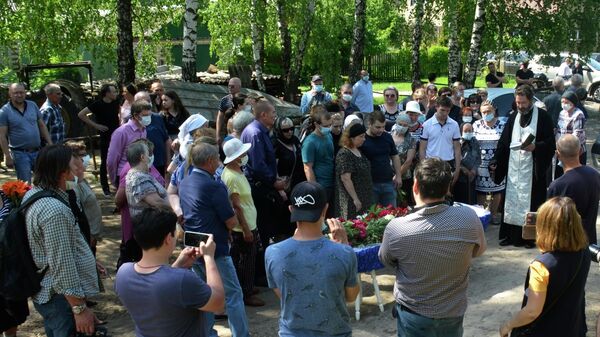 Похороны Сергея Захарова, погибшего в ДТП с участием актера Михаила Ефремова Похороны Сергея Захарова, погибшего в ДТП с участием актера Михаила Ефремова