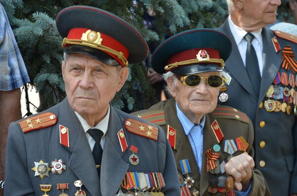 Открытие аллеи боевой славы Три войны в честь ветеранов ВОВ, участников войны в Афганистане и конфликта в Донбассе, в Луганске Открытие аллеи боевой славы Три войны в честь ветеранов ВОВ, участников войны в Афганистане и конфликта в Донбассе, в Луганске