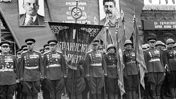 Командование I Украинского фронта на Параде Победы. Первый слева - маршал Иван Степанович Конев Командование I Украинского фронта на Параде Победы. Первый слева - маршал Иван Степанович Конев