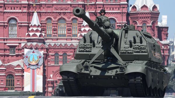 Самоходная артиллерийская установка (САУ) Мста-СМ во время военного парада в ознаменование 75-летия Победы в Великой Отечественной войне 1941-1945 годов на Красной площади в Москве