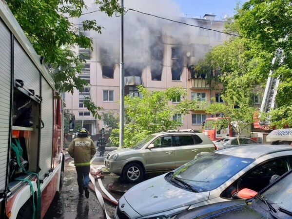 На месте пожара на улице Проходчиков в Москве На месте пожара на улице Проходчиков в Москве