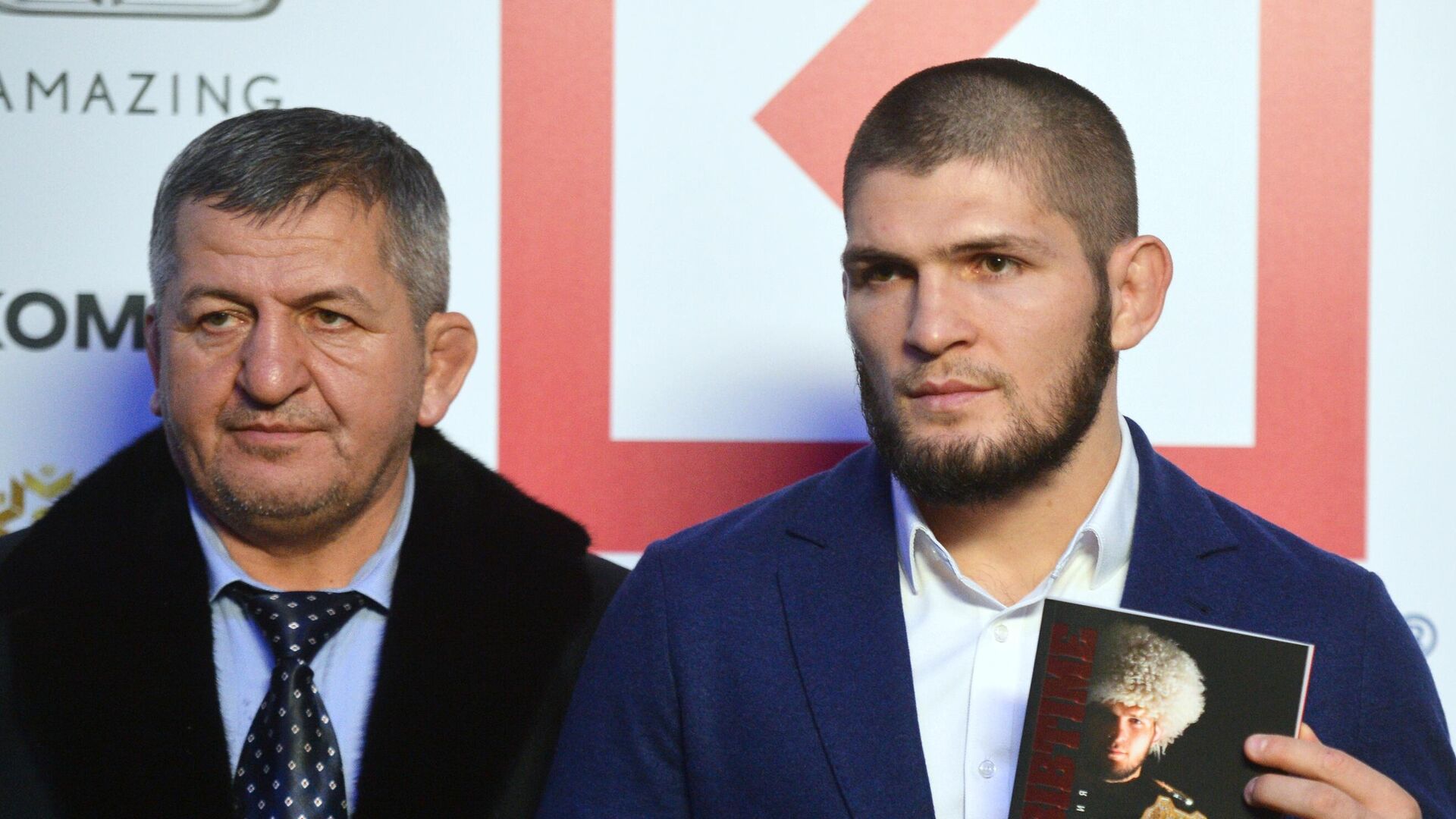Хабиб Нурмагомедов (справа) и Абдулманап Нурмагомедов Хабиб Нурмагомедов (справа) и Абдулманап Нурмагомедов - РИА Новости, 1920, 01.03.2021