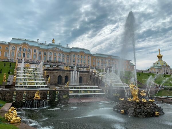 Фонтан в Государственном музее-заповеднике Петергоф Фонтан в Государственном музее-заповеднике Петергоф