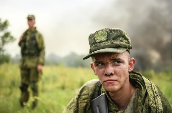 Военнослужащий мотострелкового полка Таманской дивизии на одном из полигонов Западного военного округа в Подмосковье Военнослужащий мотострелкового полка Таманской дивизии на одном из полигонов Западного военного округа в Подмосковье