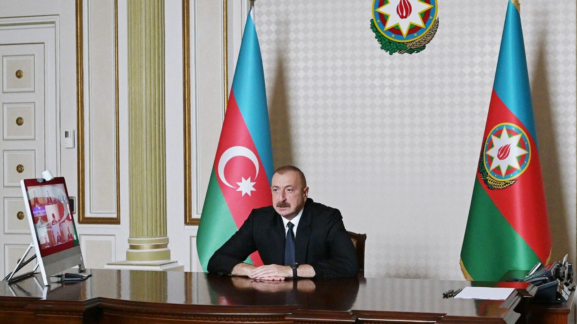 Президент Азербайджана Ильхам Алиев во время заседания Совета безопасности Азербайджана в связи с ситуацией на границе с Арменией Президент Азербайджана Ильхам Алиев во время заседания Совета безопасности Азербайджана в связи с ситуацией на границе с Арменией - РИА Новости, 1920, 27.09.2020